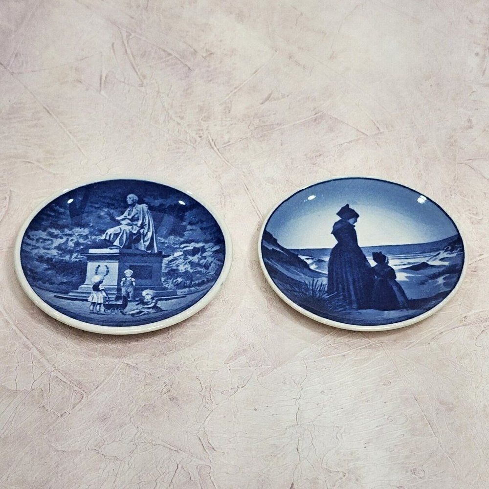 2 Royal Copenhagen Denmark H.C Andersen Kongens Fano 31 & 48/2010 3" Plates